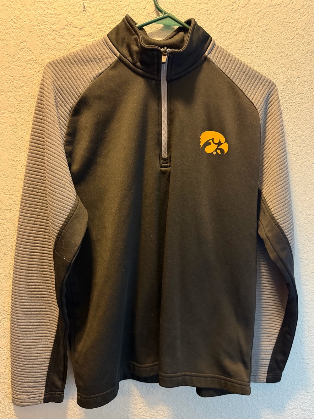 Rivalry Threads Iowa Hawkeyes Size M Black Quarter-Zip Pullover